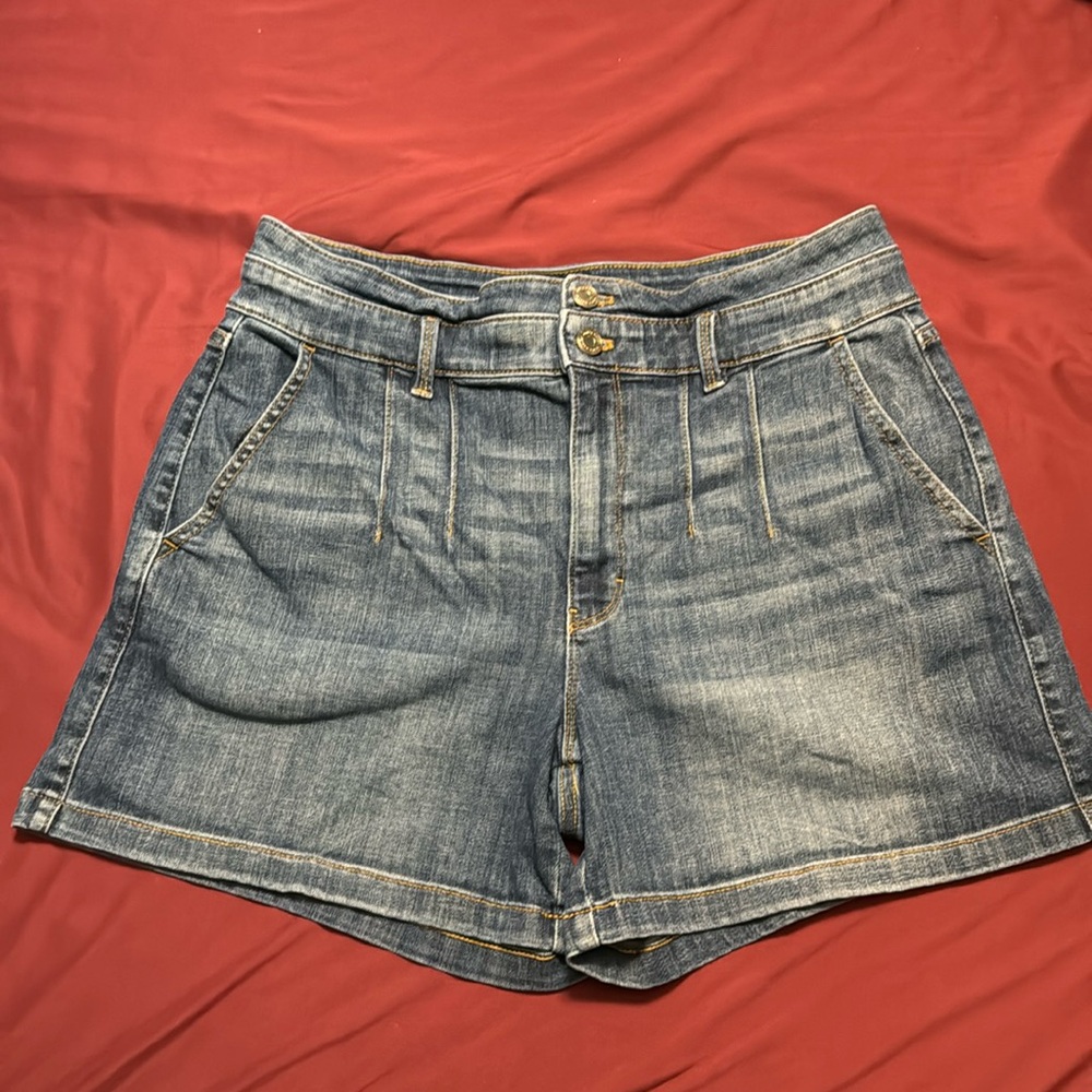 WHBM high waisted pleated short. Size 12